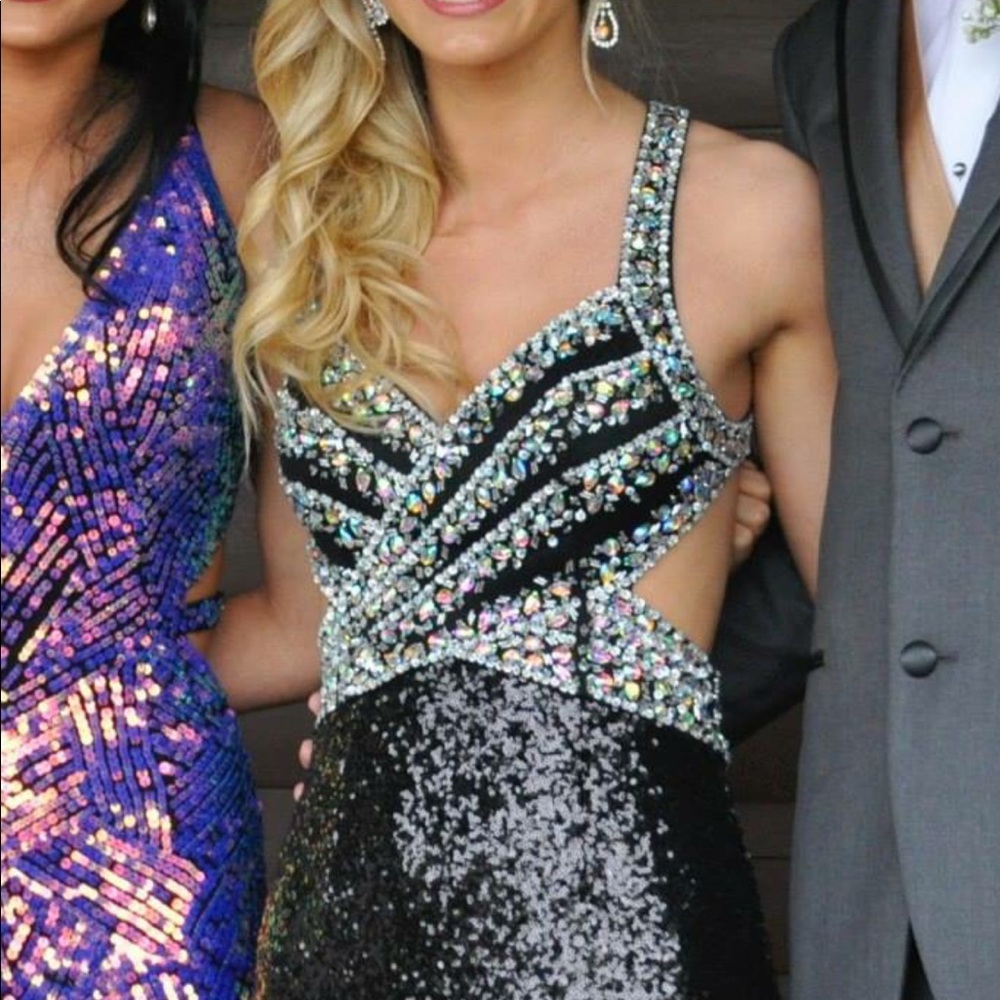 💎Black sequin & jewled gown 💎